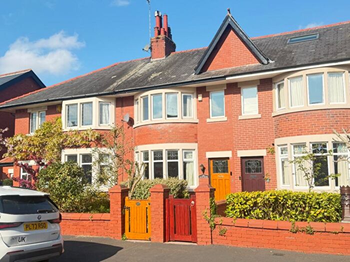 3 Bedroom Flat To Rent In Milner Road, FY8