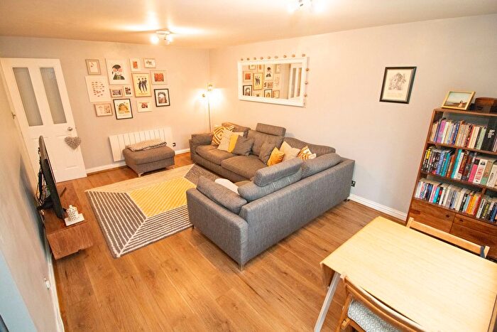 2 Bedroom Flat To Rent In Beaufort Close, Chingford, E4