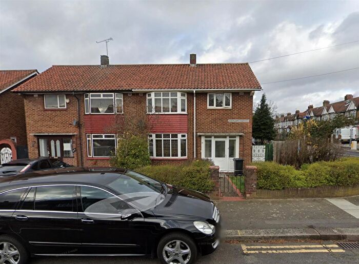 1 Bedroom Flat To Rent In Abercorn Gardens, Romford, RM6