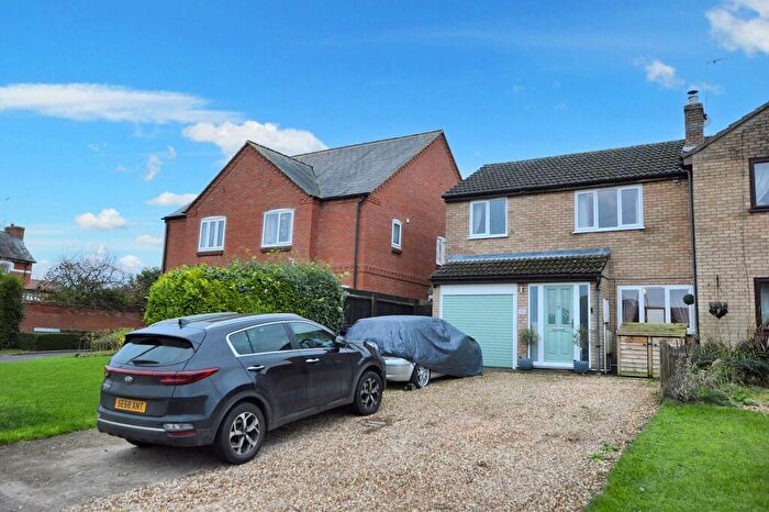 3 Bedroom Semi-Detached House For Sale In Hanthorpe Road, Morton, Bourne, PE10