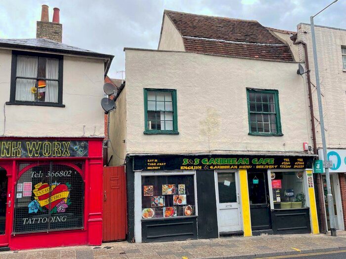 2 Bedroom Flat To Rent In Town Centre, CO2