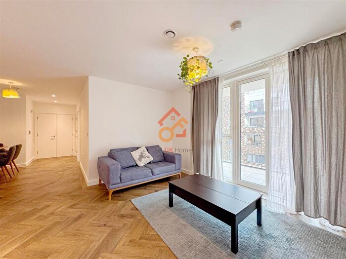 3 Bedroom Flat To Rent In Hodge House, Granville Road, London, NW6