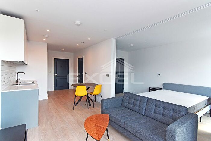 Studio To Rent In St Stephen's Ave, Shepherd's Bush, W12