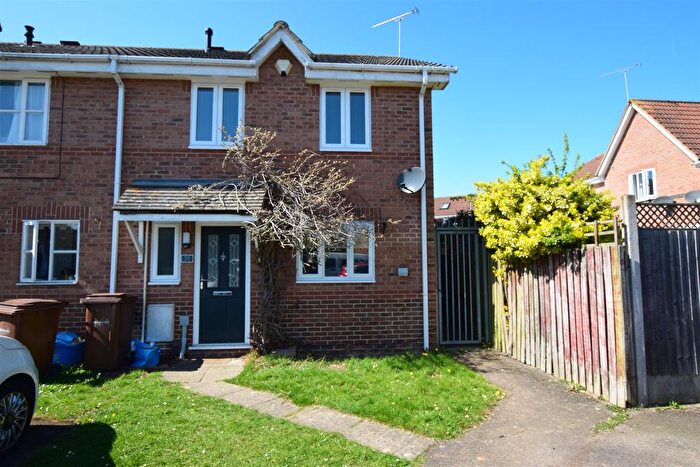 3 Bedroom End Of Terrace House To Rent In Shorefields, Rainham, Gillingham, ME8