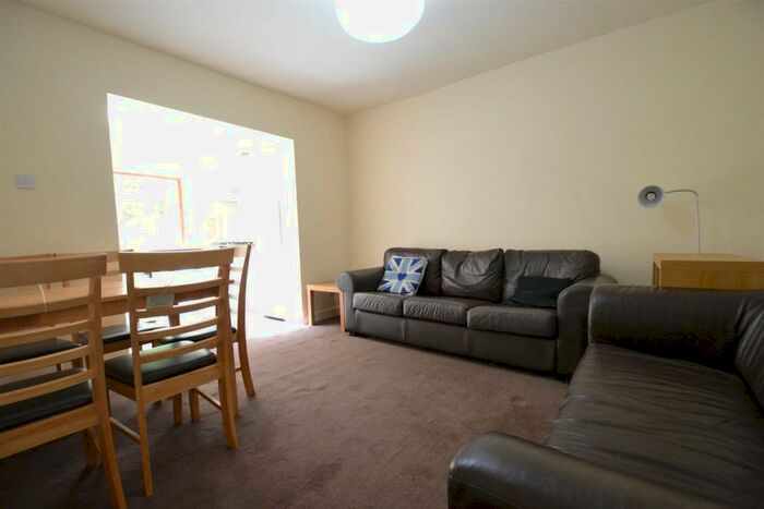 5 Bedroom Semi-Detached House To Rent In / Academic Year Newly Refurbished Double Bedroom House On Lodgehill Road, Selly Oak, Free Ultrafast M Broad, B29