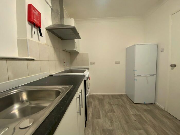 2 Bedroom Flat To Rent In Uxbridge Road, Uxbridge, UB10