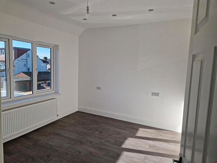 2 Bedroom Flat To Rent In Burns Avenue, Southall, UB1