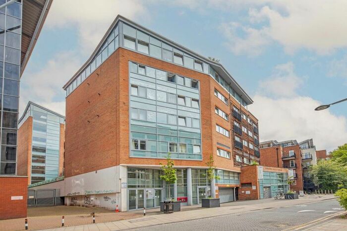 3 Bedroom Flat To Rent In Skerne Road, Kingston Upon Thames, KT2