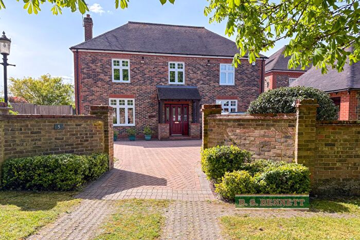 5 Bedroom Detached House For Sale In Wraysbury, Berkshire, TW19