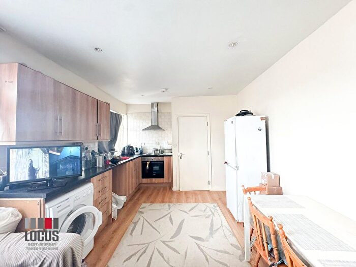 2 Bedroom Flat To Rent In High Road, Tottenham, N17