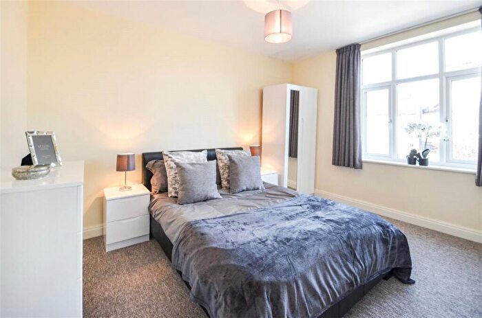 1 Bedroom Flat To Rent In The Swans, - Radcliffe Road, Nottingham, NG2