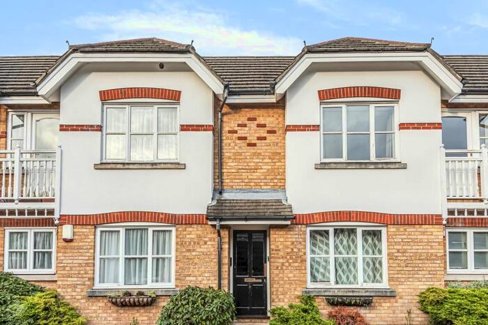 2 Bedroom Flat To Rent In Whittington Mews, North Finchley, N12