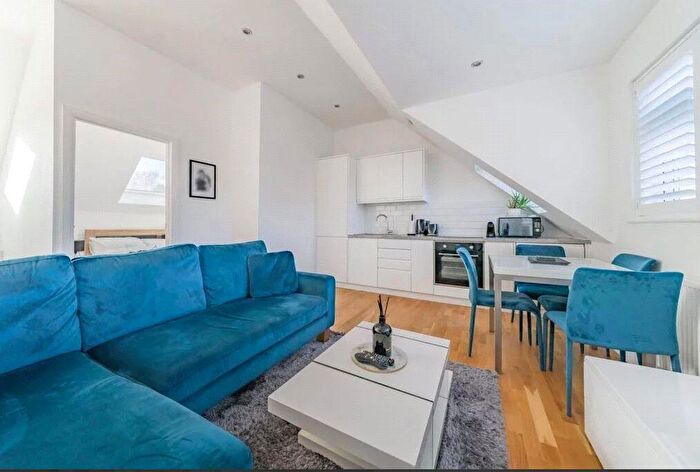1 Bedroom Apartment For Sale In Clifford Road, New Barnet, EN5