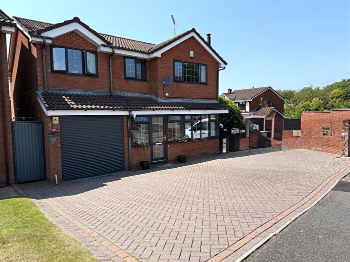 4 Bedroom Detached House For Sale In Weston Close, Heath Hayes, Cannock, WS11