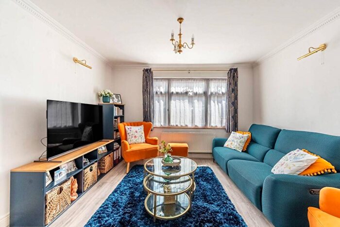3 Bedroom Semi-Detached House For Sale In Heathfield Rise, Ruislip, HA4