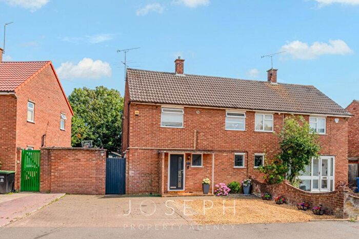 3 Bedroom Semi Detached House For Sale In Sheldrake Drive, Ipswich, IP2