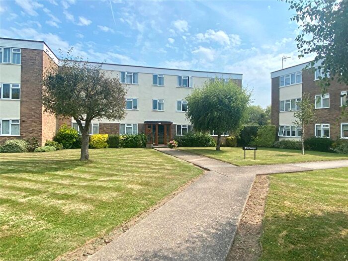 2 Bedroom Flat For Sale In Fairways, Wyatts Drive, Thorpe Bay, Essex, SS1