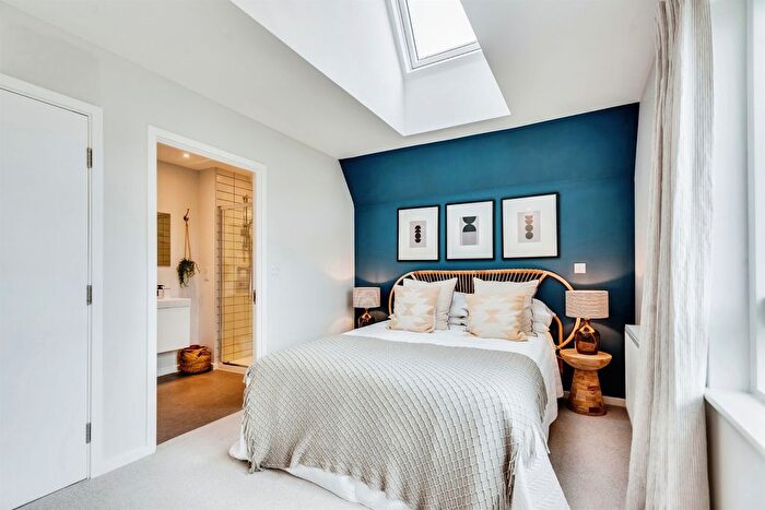 3 Bedroom End Terrace House For Sale In Little Walcot Lane, Swindon, SN3