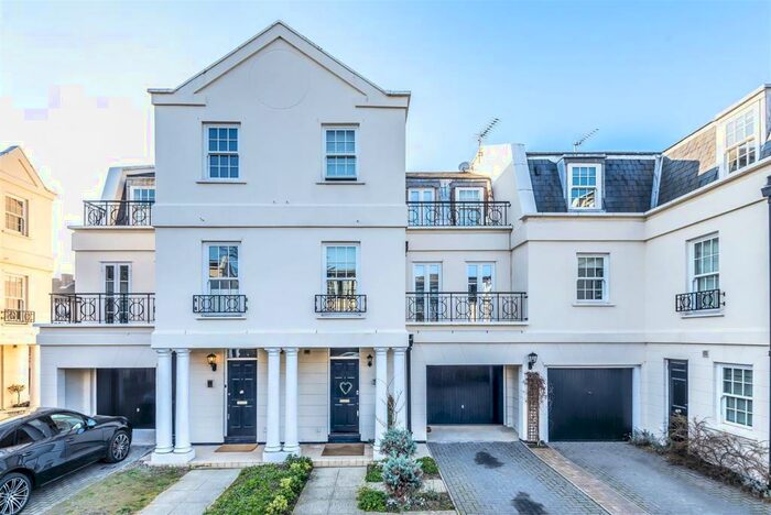 4 Bedroom Town House To Rent In Parliament Mews, Mortlake, SW14