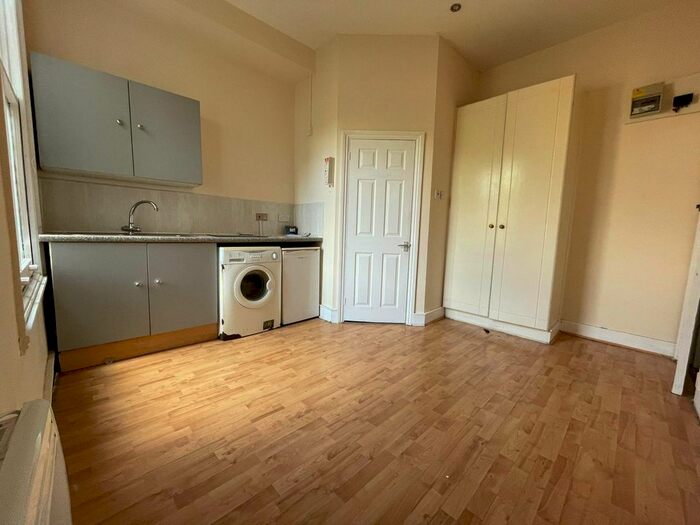 Studio To Rent In Kyverdale Road, London, N16