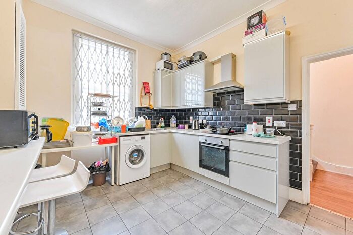 3 Bedroom Maisonette For Sale In Harrow Road, Maida Hill, London, W9