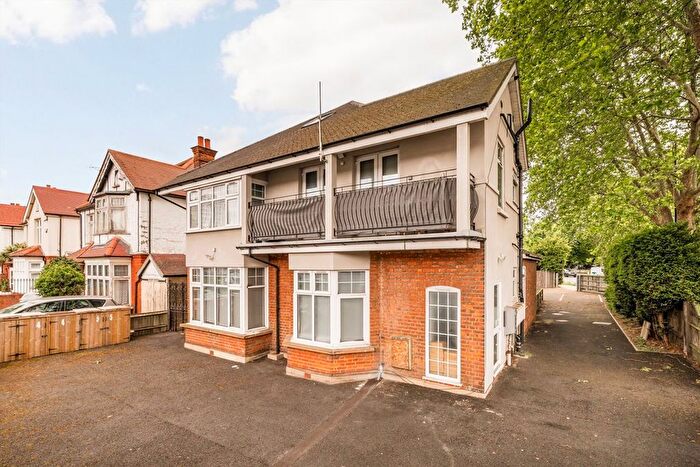 2 Bedroom Flat To Rent In London Road, Twickenham, TW1