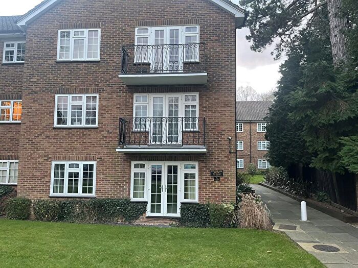 2 Bedroom Flat To Rent In Myrtleside Close, Northwood, HA6