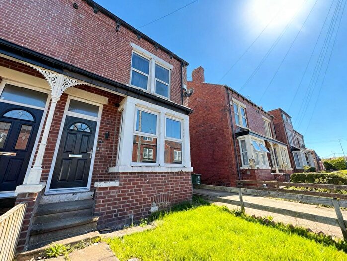 5 Bedroom Semi Detached House To Rent In Cross Flatts Groves, Beeston, LS11