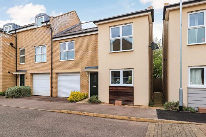 3 Bedroom Semi-Detached House For Sale In Cranesbill Close, Cambridge, CB4