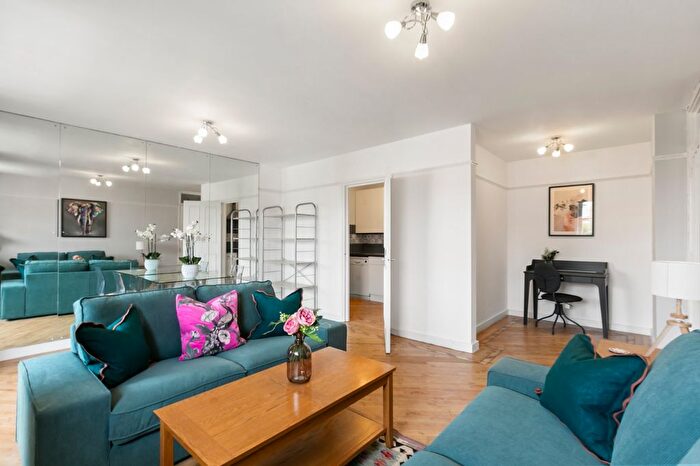 2 Bedroom Flat To Rent In Cromwell Road, Earls Court, SW5