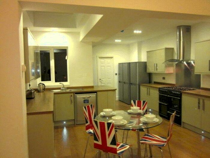 8 Bedroom Terraced House To Rent In Raddlebarn Road, Selly Oak, Birmingham, B29