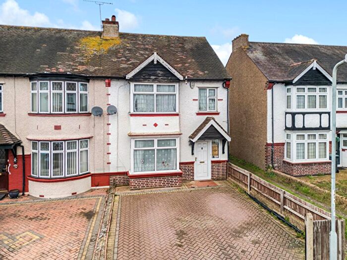 3 Bedroom End Of Terrace House For Sale In The Fairway, Gravesend, Kent, DA11