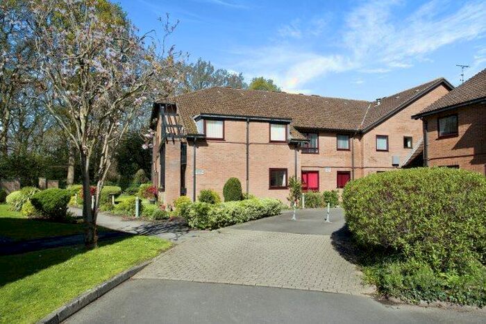 2 Bedroom Flat To Rent In Old Common Gardens, Southampton, SO31