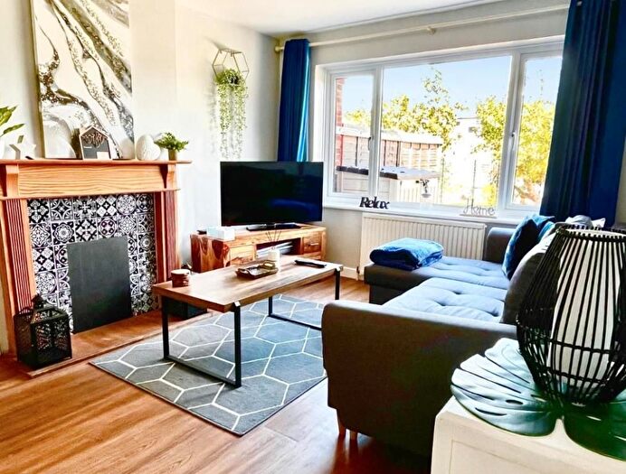 3 Bedroom Semi-Detached House To Rent In Fulmead Road, Reading, RG30