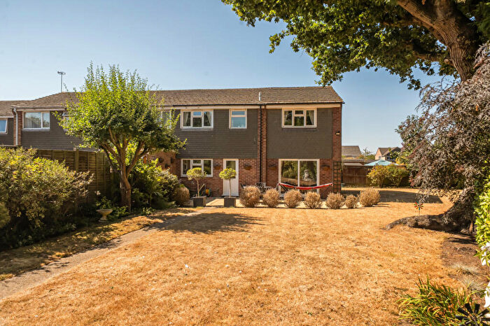 4 Bedroom End Of Terrace House For Sale In Sagecroft Road, Thatcham, RG18
