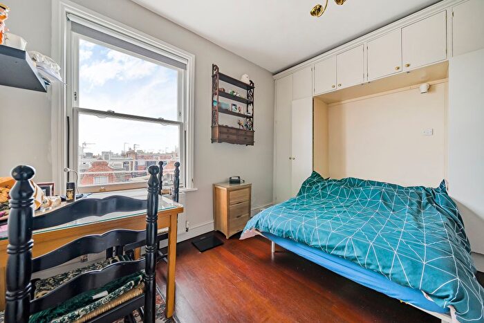 Studio To Rent In Bina Gardens, South Kensington, London, SW5