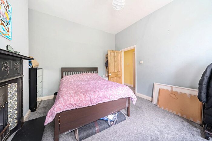 2 Bedroom Flat For Sale In Eastdown Park, London, SE13