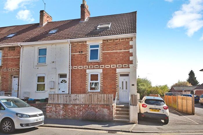 3 Bedroom End Of Terrace House For Sale In St. Michaels Avenue, Yeovil, BA21