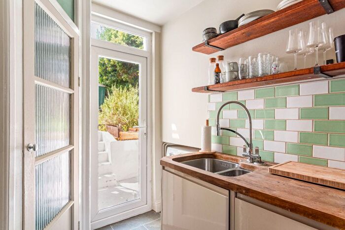 1 Bedroom Flat To Rent In Coombe Road, Brighton, BN2