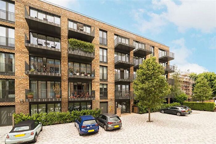 2 Bedroom Flat For Sale In Cobalt Place, Battersea, SW11
