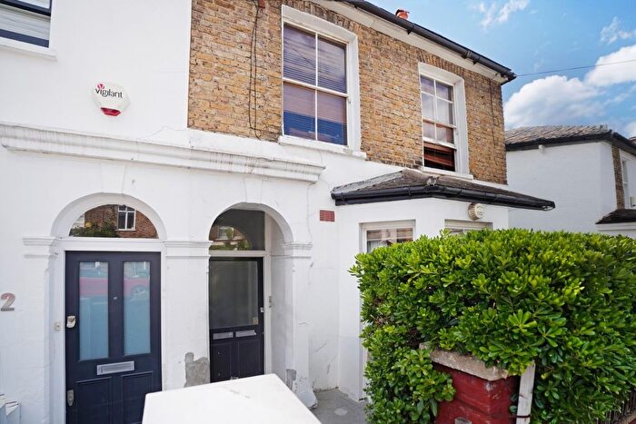 1 Bedroom Flat For Sale In Crystal Palace Road, East Dulwich, London, SE22