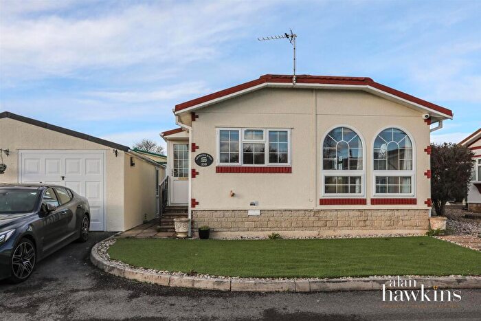 2 Bedroom Park Home For Sale In Lillybrook Estate, Lyneham, SN15