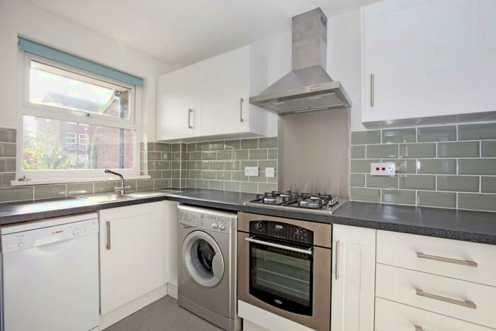 1 Bedroom Apartment To Rent In Fountain Gardens Windsor, SL4