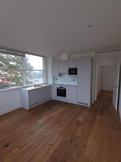 1 Bedroom Flat To Rent In Nobel Drive, Hayes And Harlington, UB3