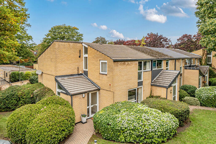 4 Bedroom End Of Terrace House For Sale In Holme Chase, Weybridge, KT13