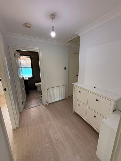 1 Bedroom Flat To Rent In Bedroom Flat For Rent London, N18