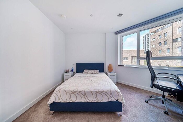 1 Bedroom Flat To Rent In Tarling House, Elephant And Castle, London, SE17