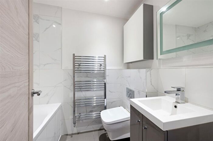 1 Bedroom Flat To Rent In Kingston Road, Wimbledon, SW19