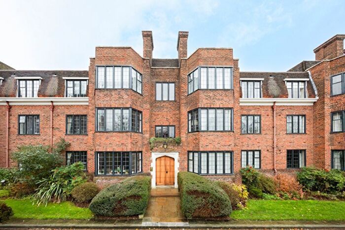 2 Bedroom Flat For Sale In Harvard House, Manor Fields, SW15