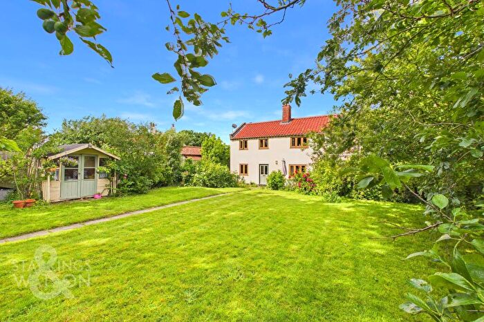 3 Bedroom Semi-Detached House For Sale In Vicarage Lane, Mettingham, Bungay, NR35